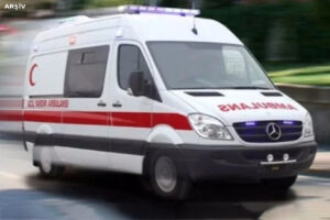 Hafif ticari araç şarampole devrildi: 8 yaralı