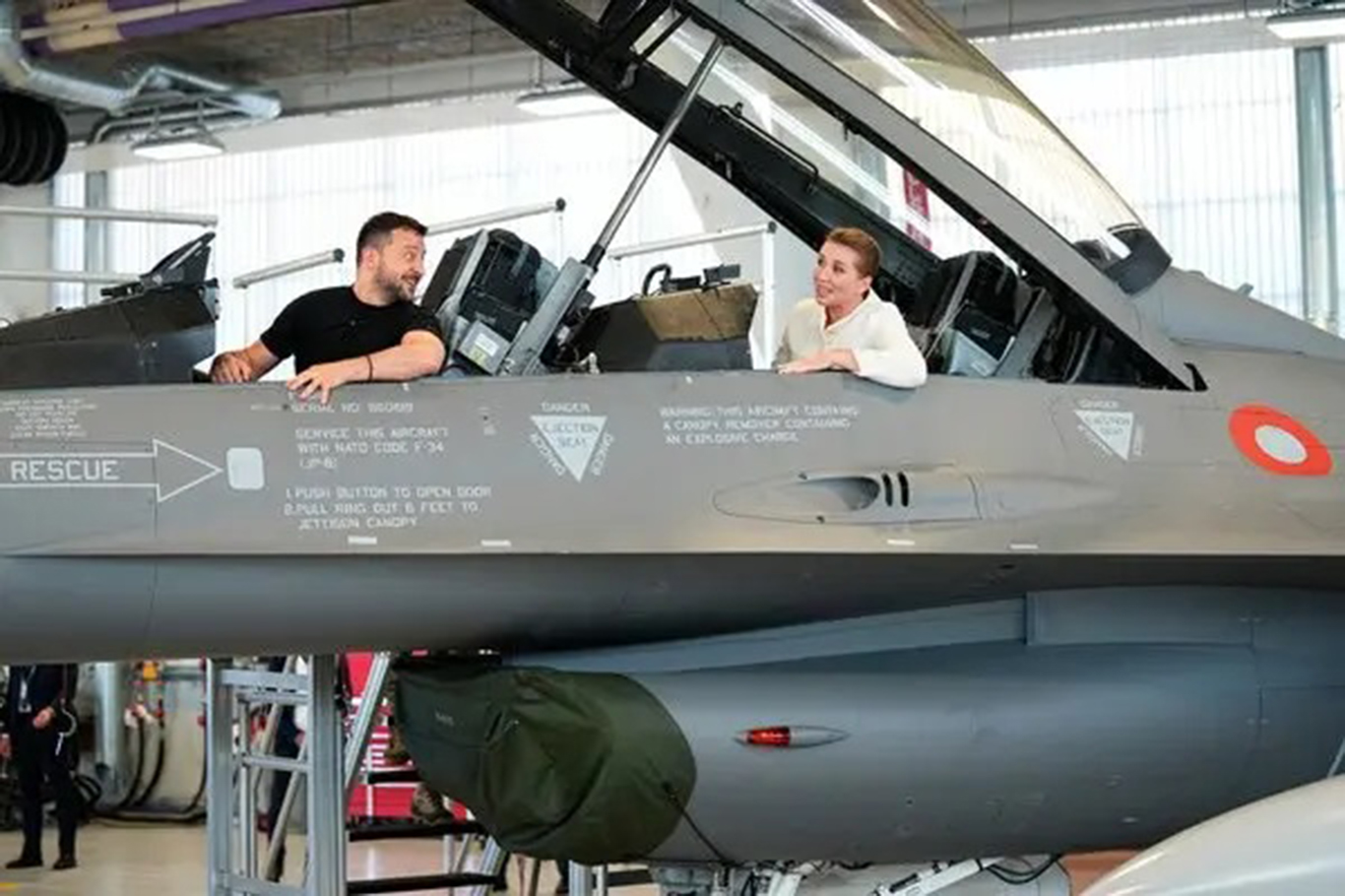 Danimarka'dan Ukrayna'ya şartlı 19 F-16 desteği
