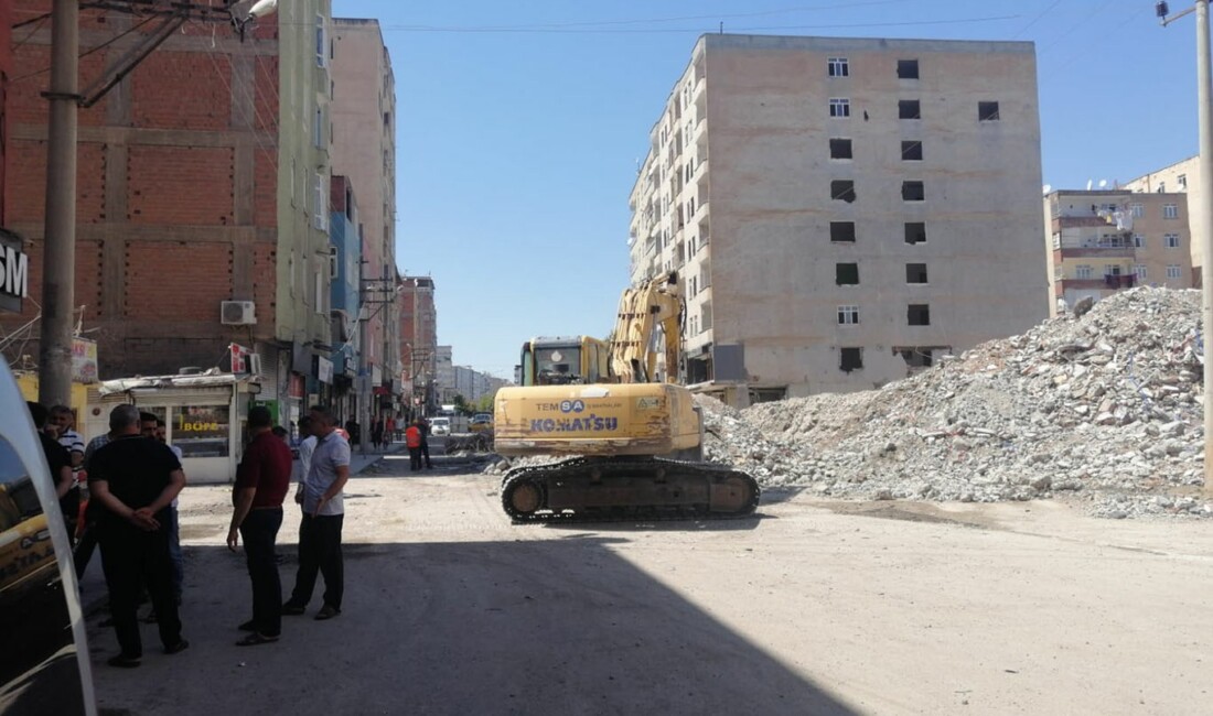 Diyarbakır'da ağır hasarlı binaların
