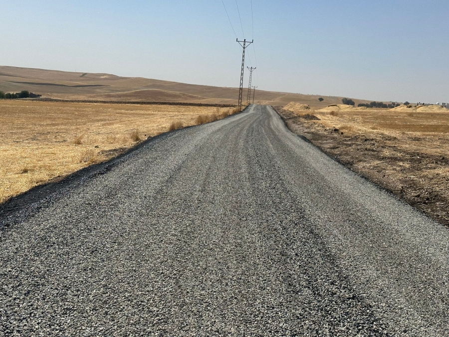 Diyarbakır’ın kırsal mahallelerinde yol çalışmaları sürüyor