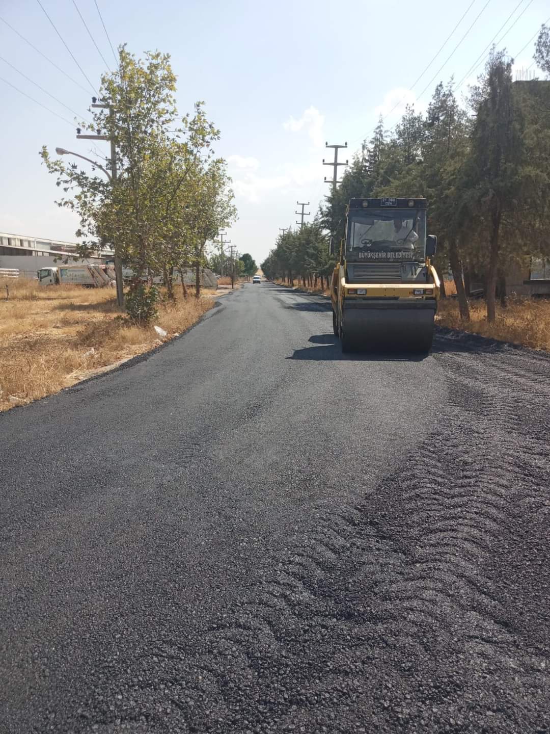 BAĞCILAR’DA ASFALTLANMADIK BÖLGE BIRAKILMIYOR