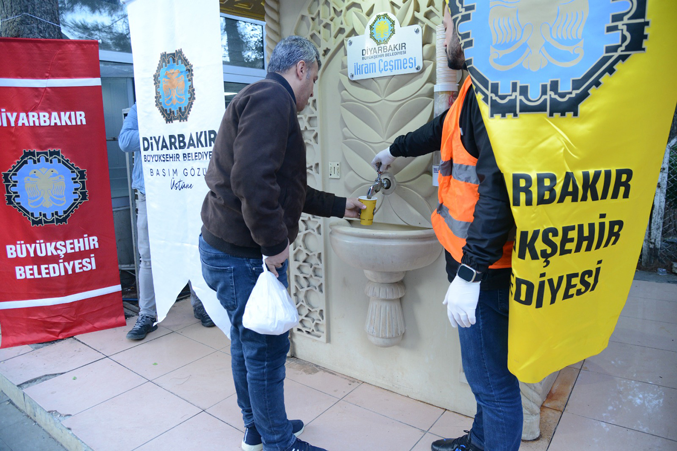 İkram Çeşmesi’nden sıcak çorba dağıtımı başladı