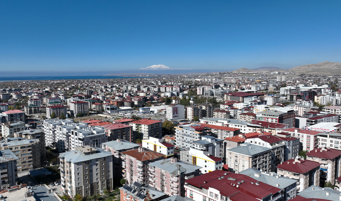 Konut piyasasını değerlendiren Van