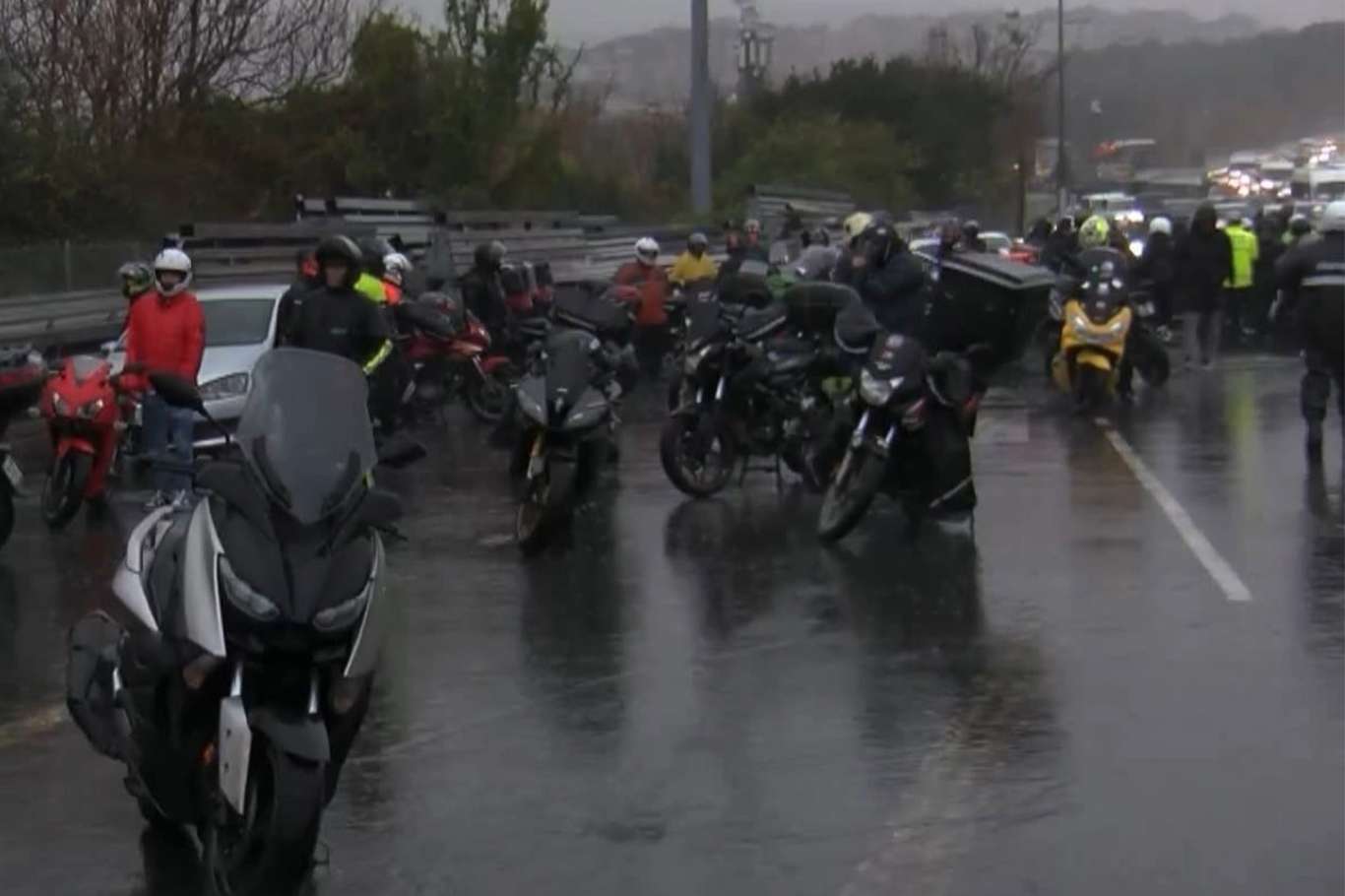 Çanakkale’de motokuryelerin yarın trafiğe çıkması yasaklandı