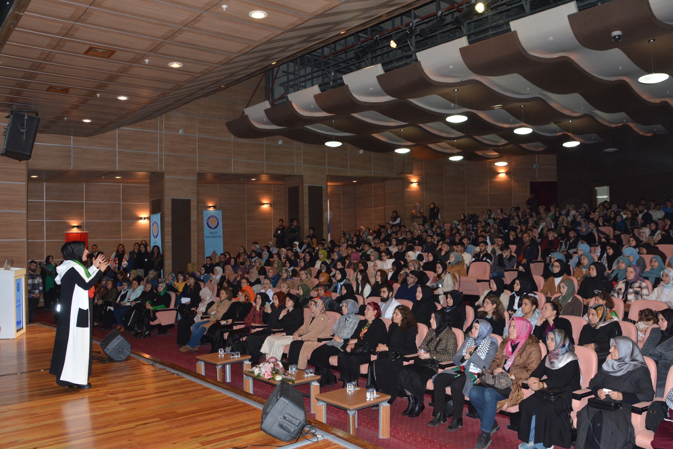 Diyarbakır’da “Filistin’de İnsan Olmak” programı düzenlendi