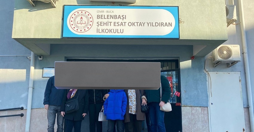 İzmir’de bir okula Esat