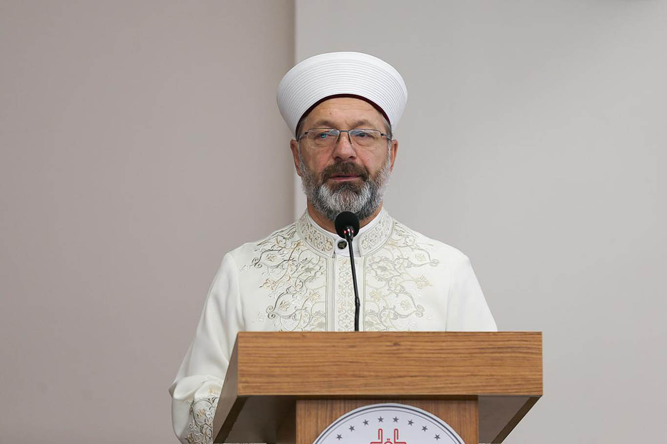 Erbaş: İnsanlığın huzur ve refahı, yeryüzünün imar ve ıslahı için koşturuyoruz