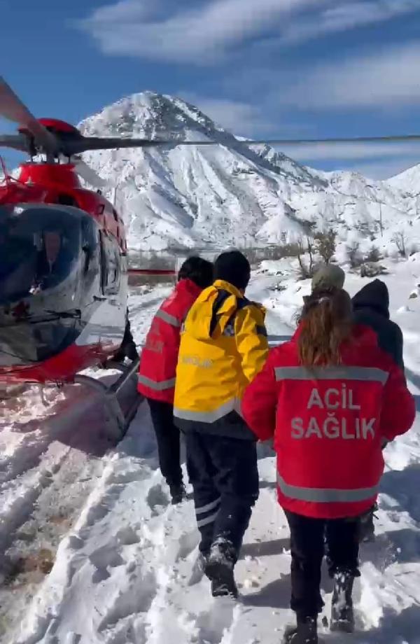 Ambulans helikopter, solunum sıkıntısı yaşayan çocuk için havalandı