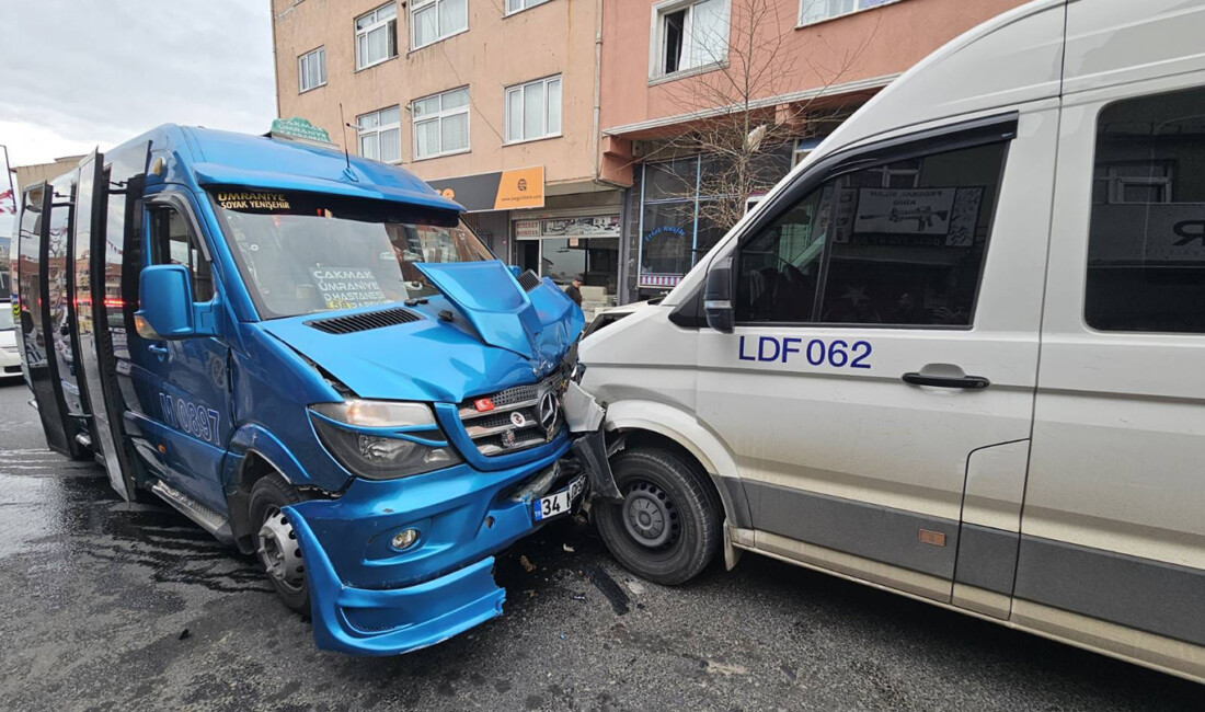 Ümraniye'de yolcu minibüsü ile