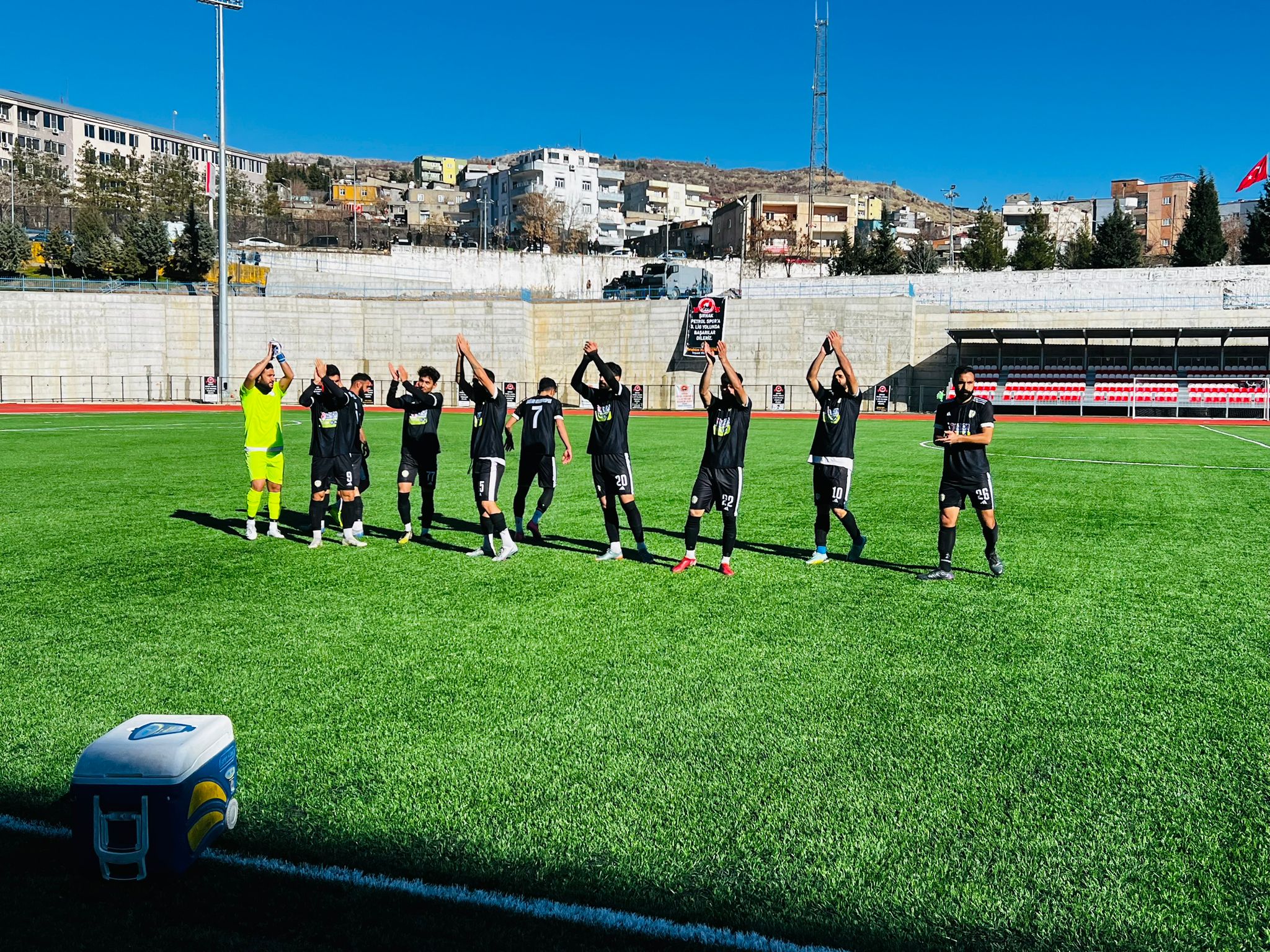 Zorlu Rakibinden Puan Aldı