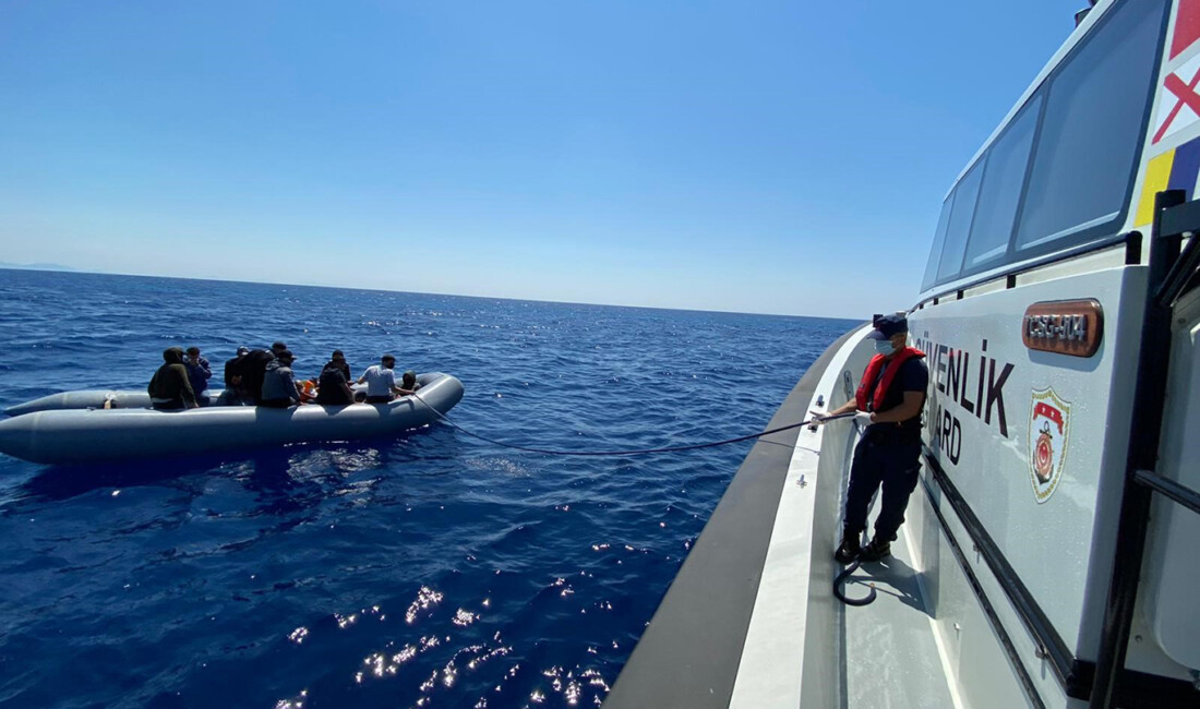 Marmaris açıklarında arızalanan lastik