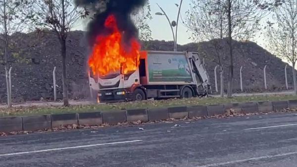 DİYARBAKIR'da alev alan çöp