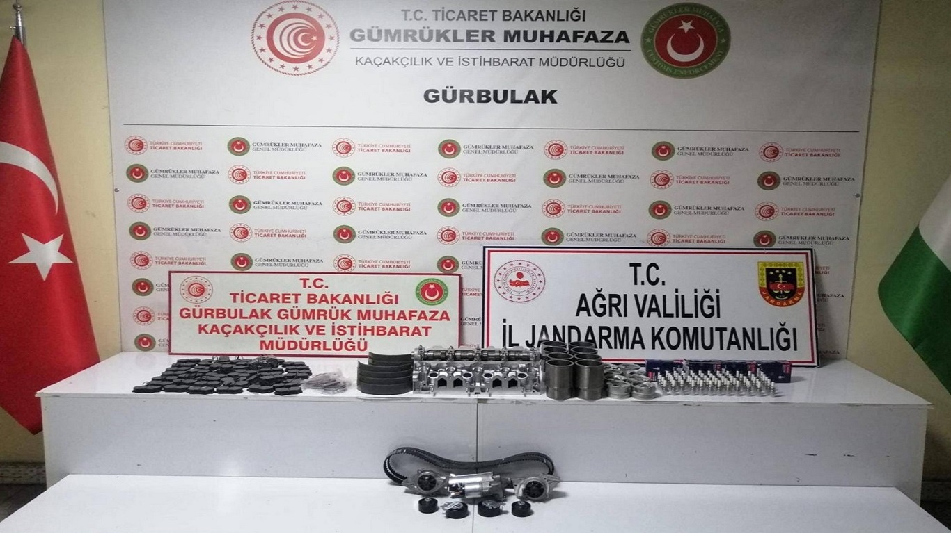 Gümrük kaçağı araba parçaları ele geçirildi