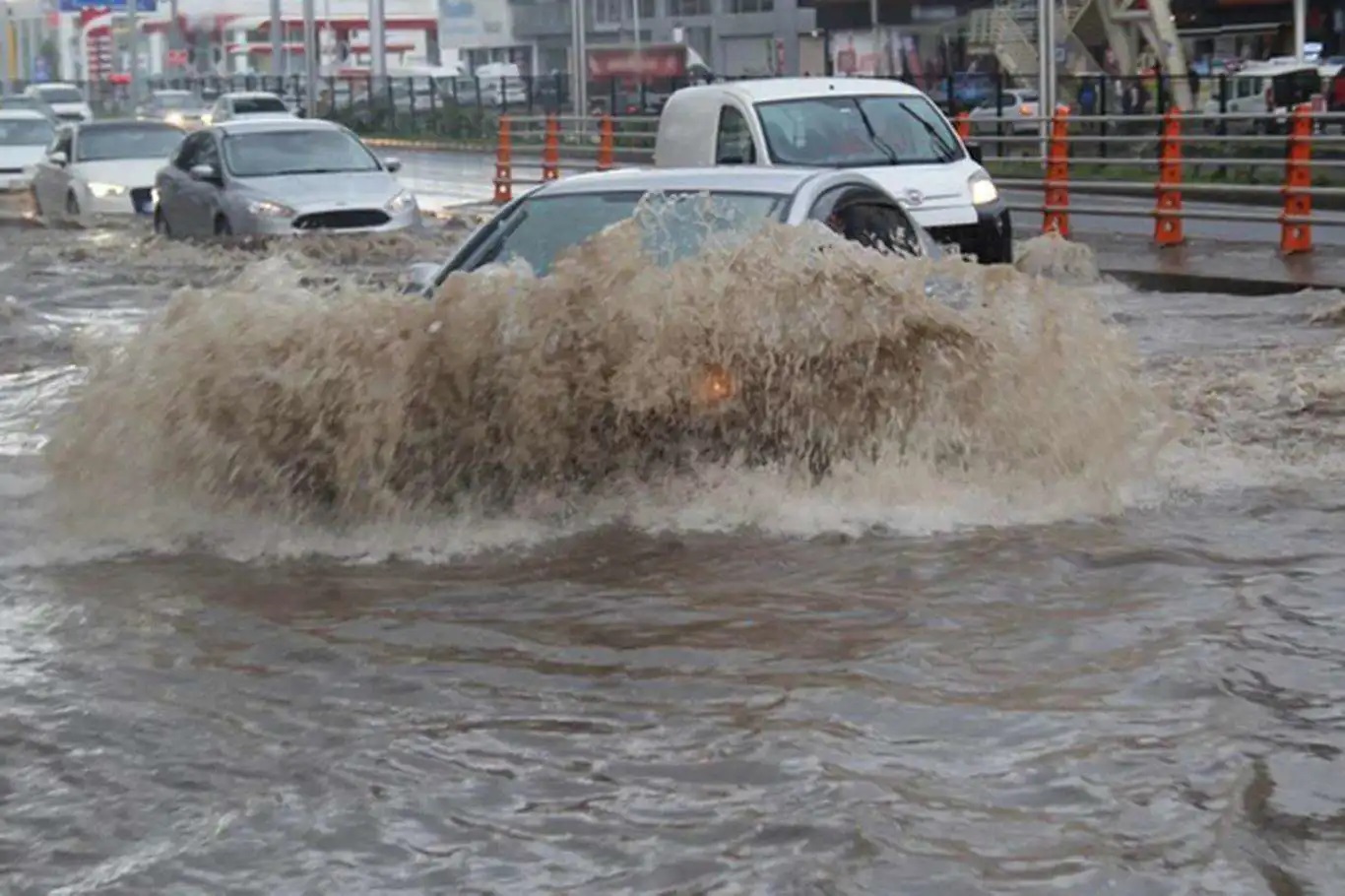 Meteorolojiden 8 İlçeye Yağış Uyarısı