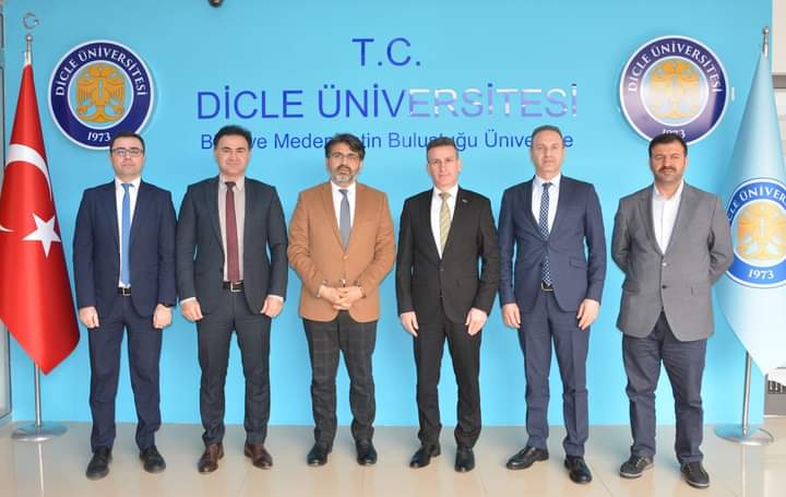 Vergi Dairesi Başkanı, Dicle Üniversitesi Rektörünü Makamında Ziyaret Etti