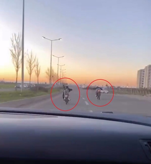 Diyarbakır'da yüzüstü yatarak motosiklet