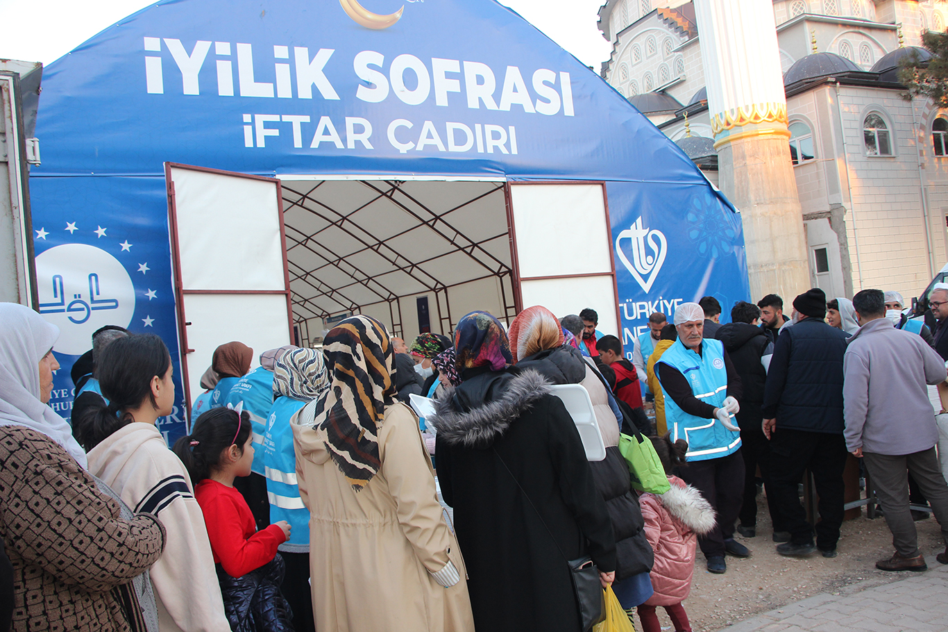 Ramazan’a renk katan mekanlar: İftar çadırları