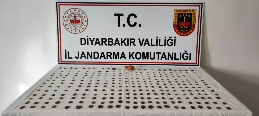 Diyarbakır’da 298 tarihi eser obje ele geçirildi; 7 gözaltı