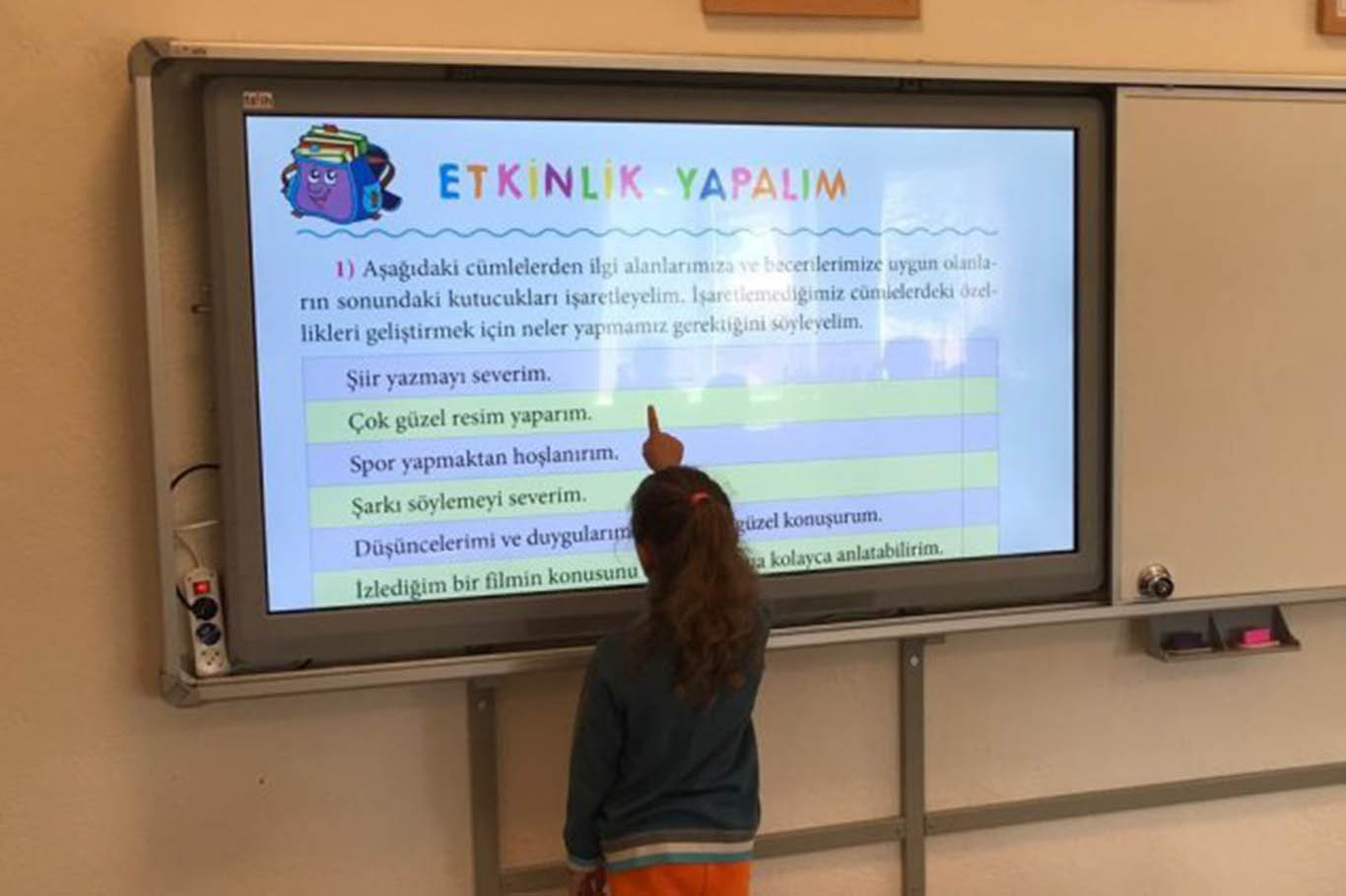 Sınıfların yüzde 99’unda etkileşimli tahta bulunuyor