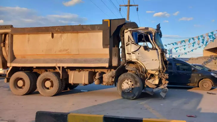 Diyarbakır’da kamyon 4 araca çarptı