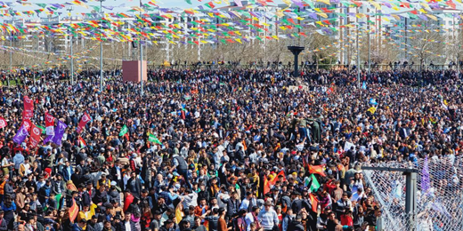 Diyarbakır Nevroz’una binler katıldı