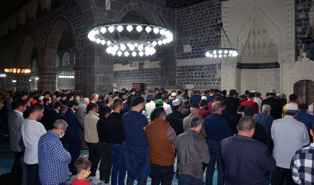 Diyarbakır’da Ramazan’ın ilk teravih