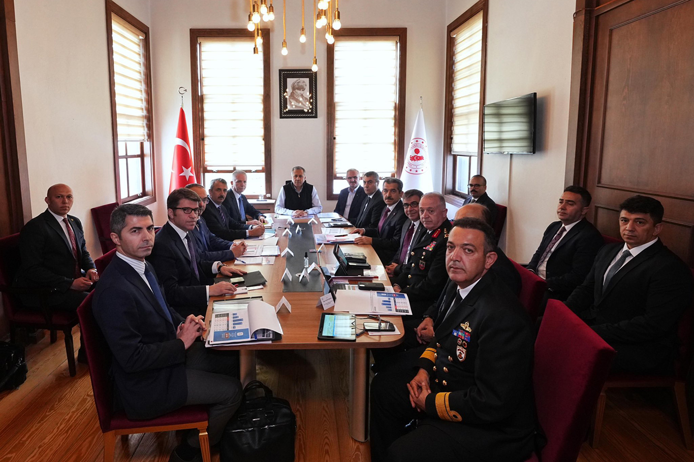 İçişleri Bakanı Yerlikaya başkanlığında “Güvenlik Toplantısı” yapıldı