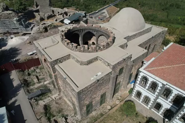 Diyarbakır’daki 1600 yıllık kilisede restorasyon; Festivale yetişecek