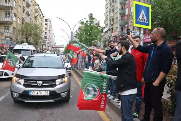 Amedspor taraftarlarından Kastamonuspor galibiyeti kutlaması