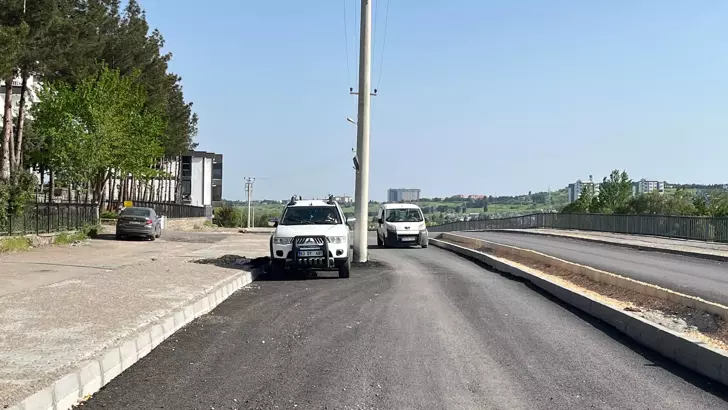 Diyarbakır'da yol yapımında elektrik