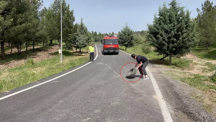 DİYARBAKIR’da otomobilin arka lastiğinin