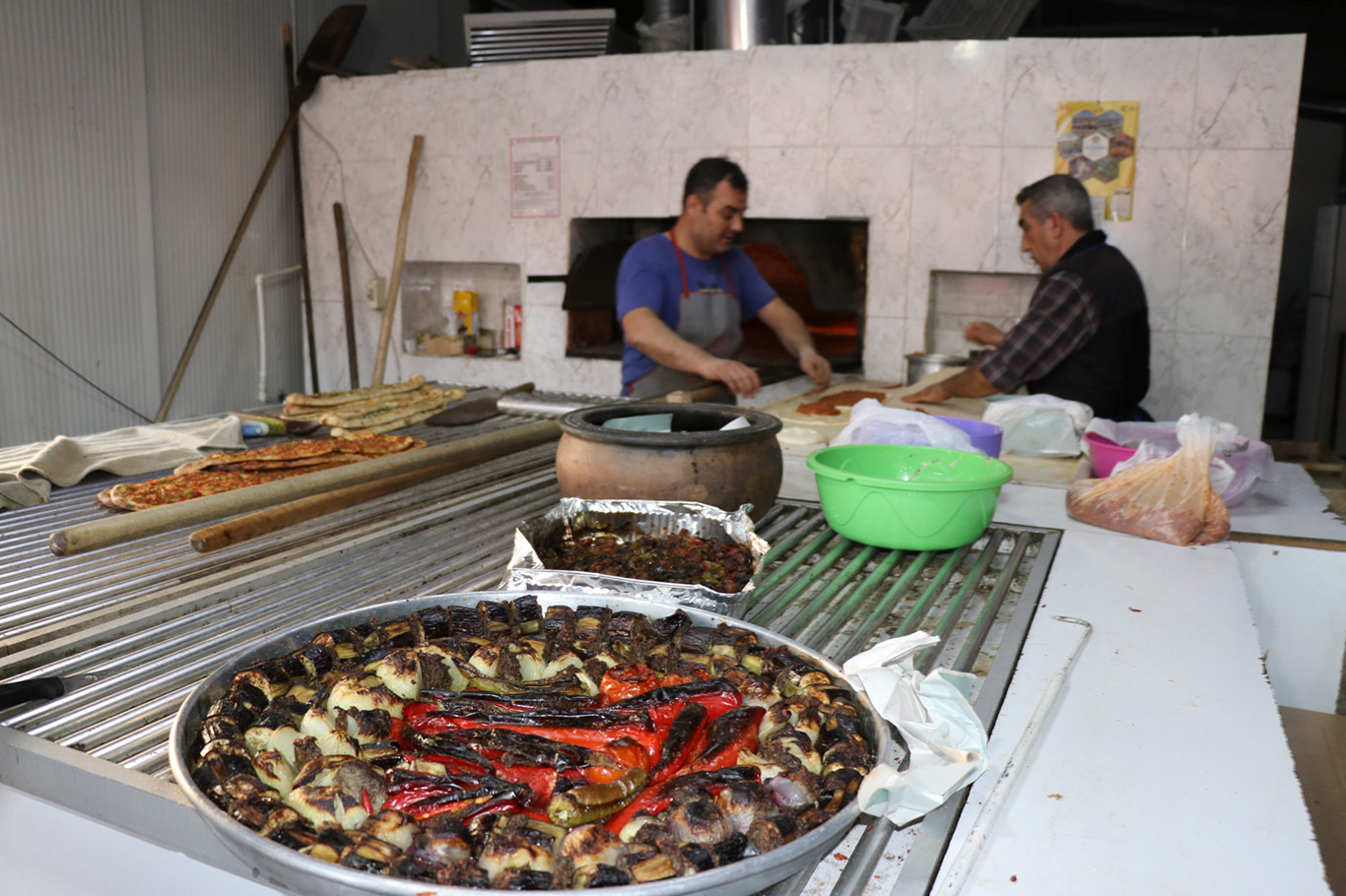 Fırıncı esnafının 300 derece sıcaklıkta Ramazan mesaisi