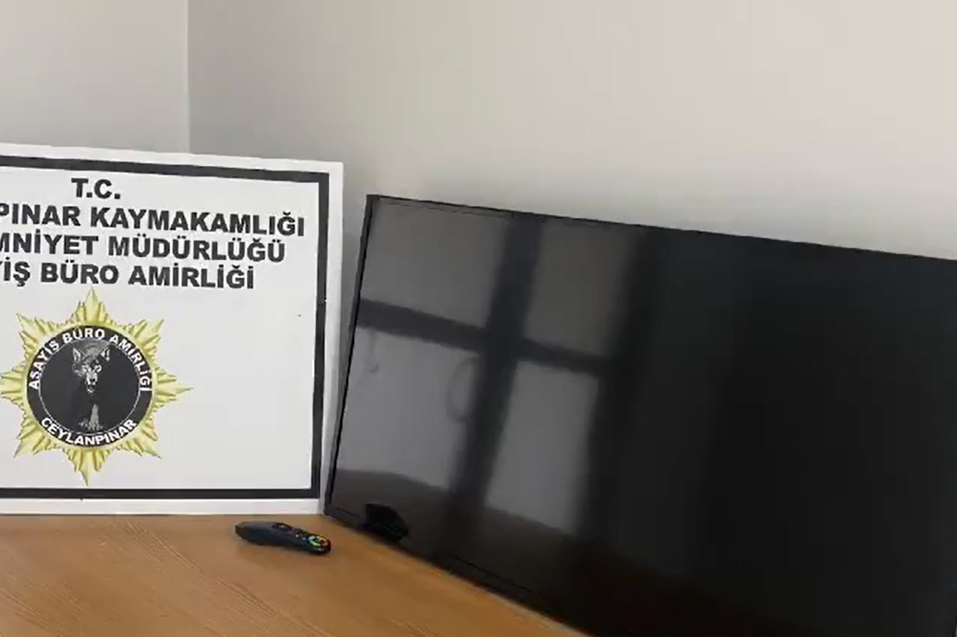 Çarşıda televizyonla gezen şüpheli, hırsız çıktı