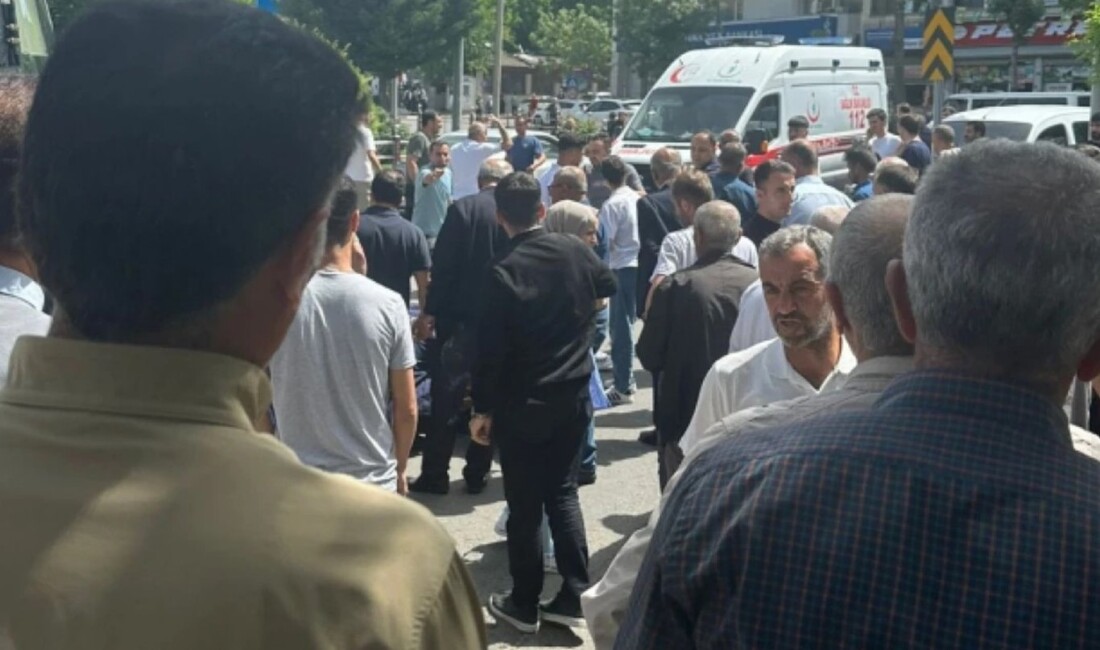 Siirt Cumhuriyet Caddesi'nde meydana