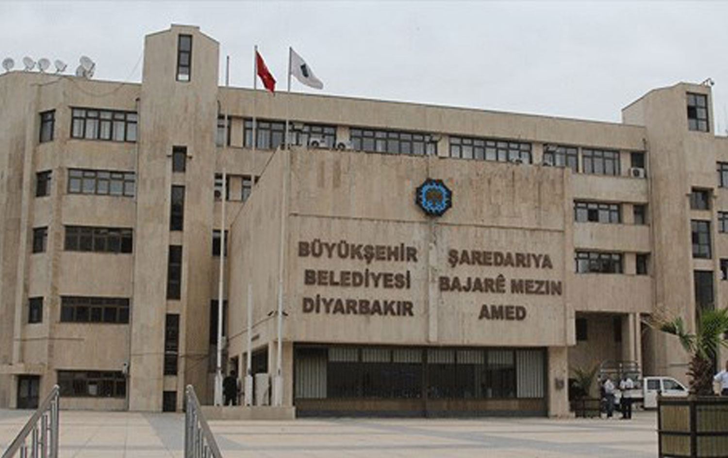 Diyarbakır’da DEM dönemi: 11 Daire başkanı görevden alındı